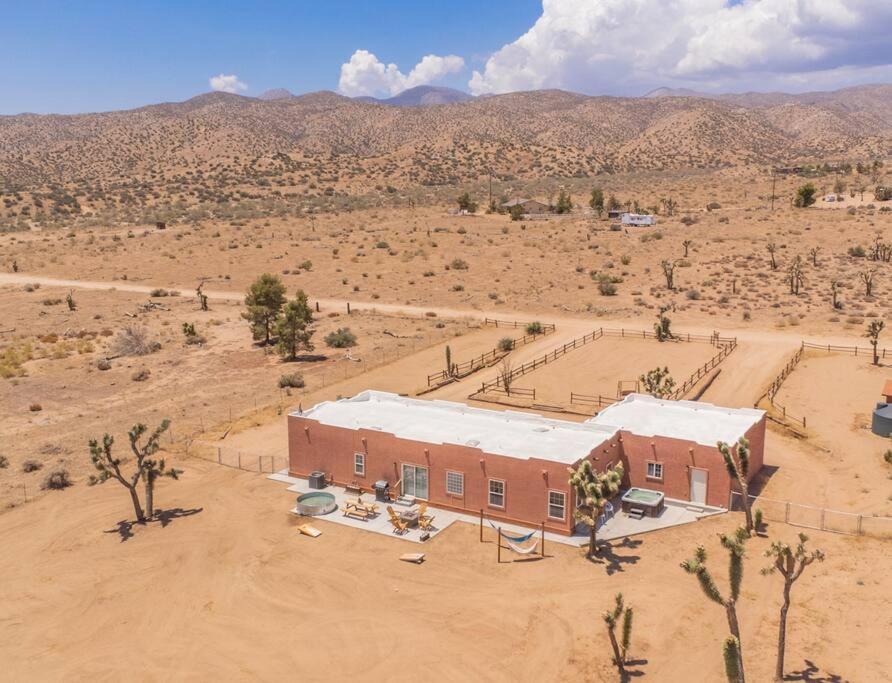 Near Pappy & Harriet'S + Rimrock Ranch W/ Hot Tub Villa Pioneertown Eksteriør billede