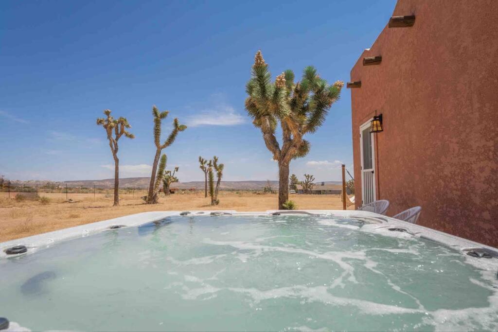 Near Pappy & Harriet'S + Rimrock Ranch W/ Hot Tub Villa Pioneertown Eksteriør billede
